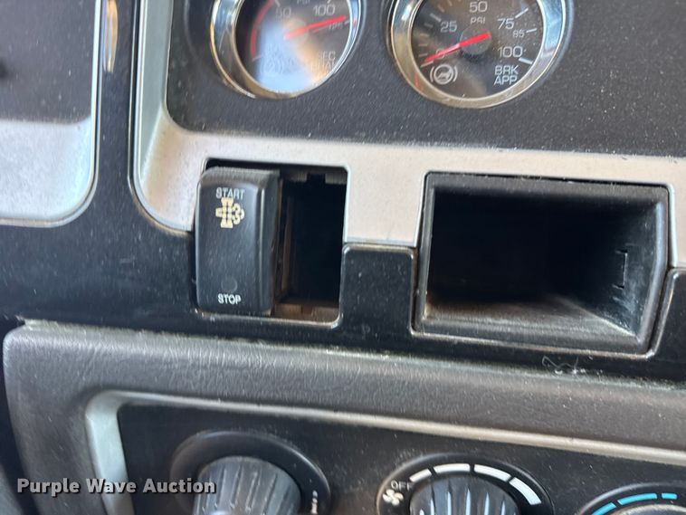 image for item FB7357 2014 Kenworth T660 semi truck