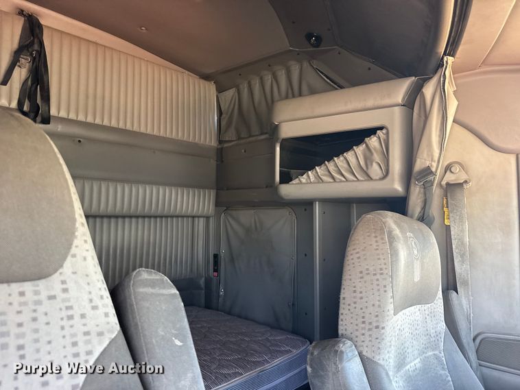 image for item FB7357 2014 Kenworth T660 semi truck