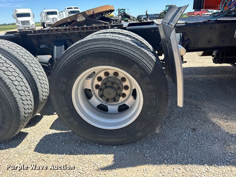 image for item FB7357 2014 Kenworth T660 semi truck