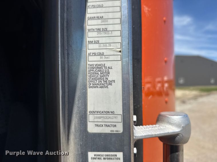 image for item FB7357 2014 Kenworth T660 semi truck