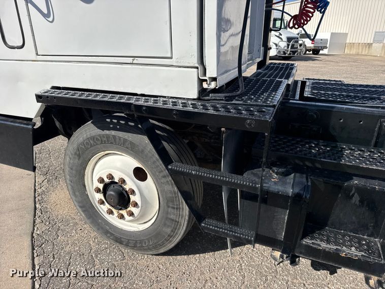 image for item FB7429 2000 Ottawa 30 yard truck