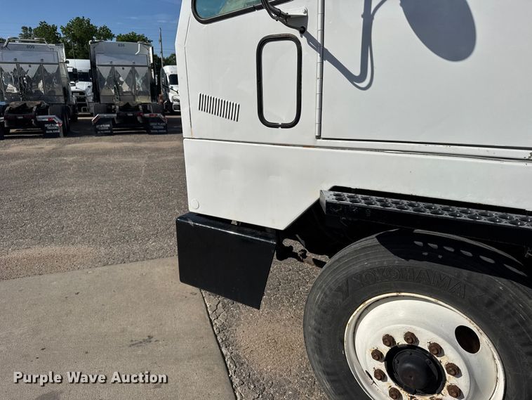 image for item FB7429 2000 Ottawa 30 yard truck