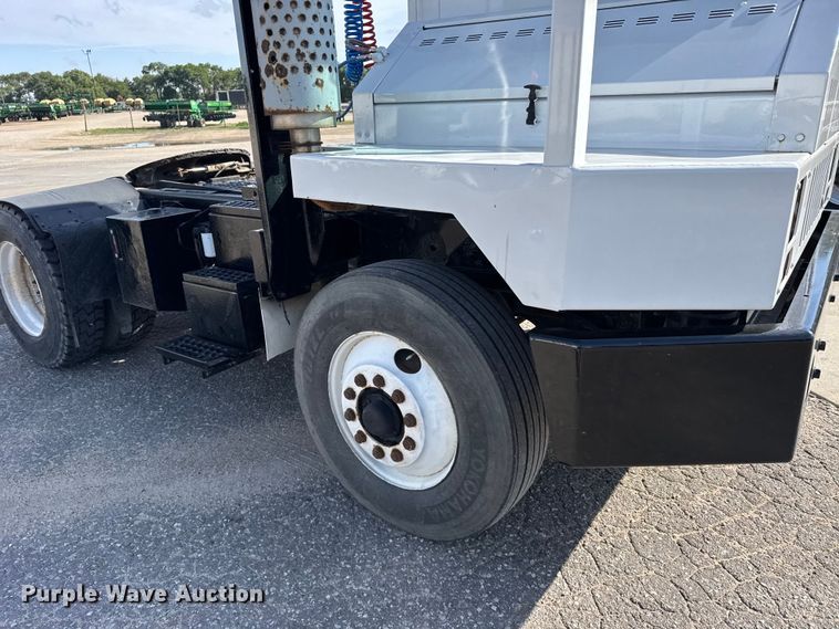 image for item FB7429 2000 Ottawa 30 yard truck