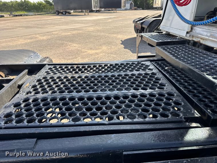 image for item FB7429 2000 Ottawa 30 yard truck