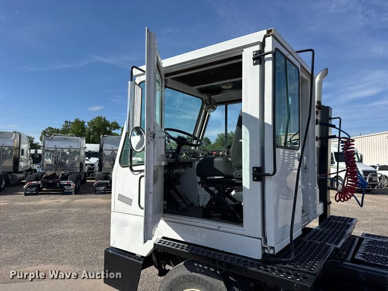 image for item FB7429 2000 Ottawa 30 yard truck