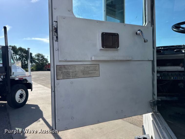 image for item FB7429 2000 Ottawa 30 yard truck