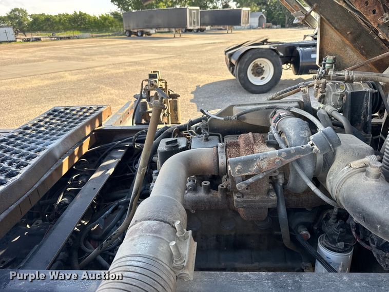 image for item FB7429 2000 Ottawa 30 yard truck
