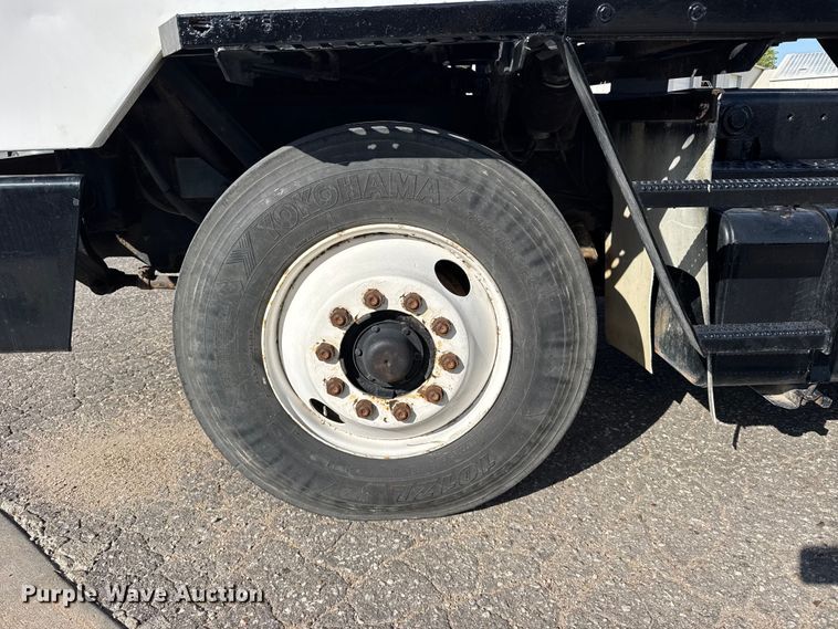 image for item FB7429 2000 Ottawa 30 yard truck