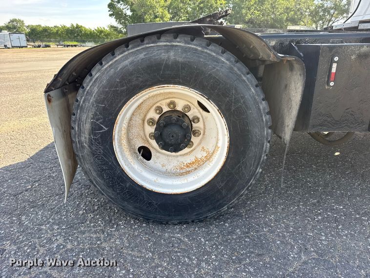 image for item FB7429 2000 Ottawa 30 yard truck
