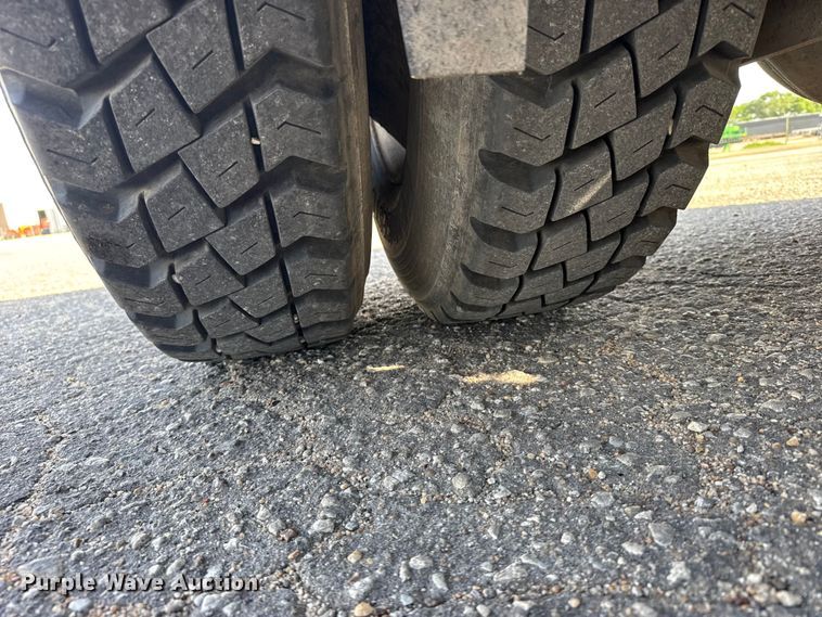 image for item FB7429 2000 Ottawa 30 yard truck