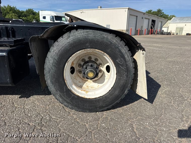 image for item FB7429 2000 Ottawa 30 yard truck