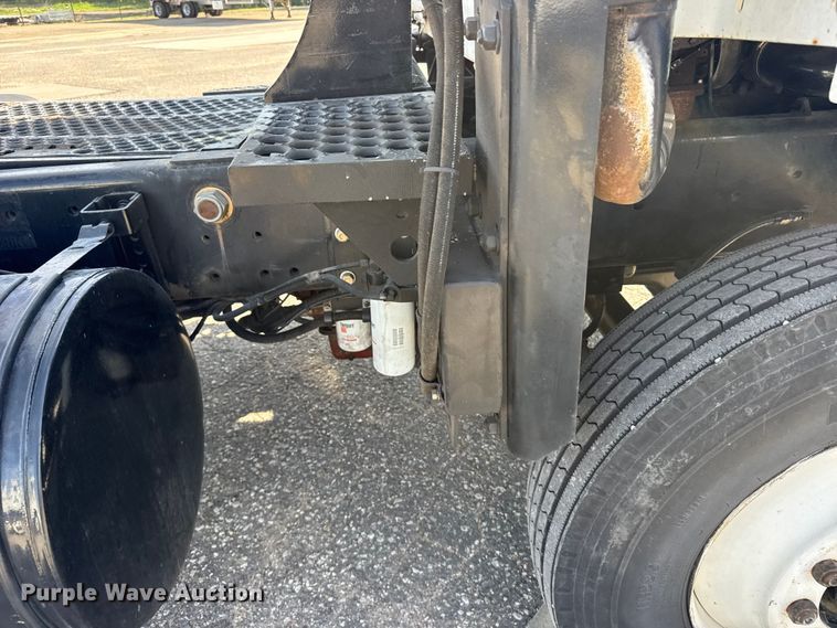 image for item FB7430 1999 Ottawa 30 yard truck