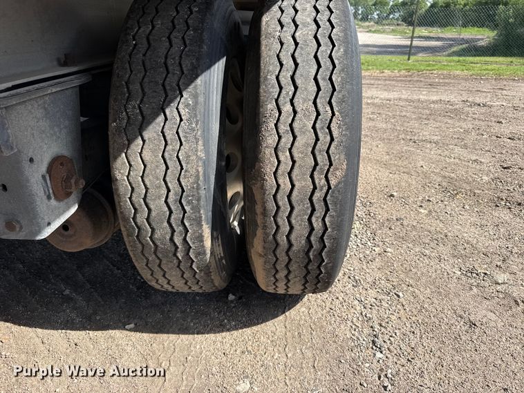 image for item FB7431 2016 MAC TNAR48AF flatbed trailer