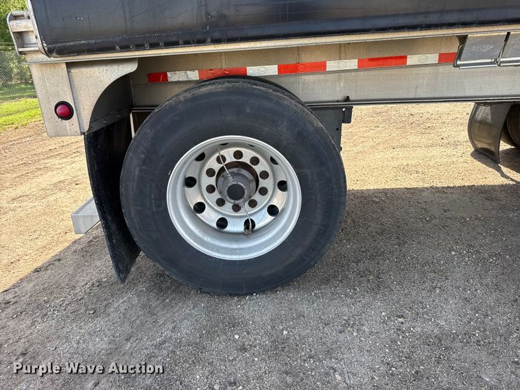 image for item FB7431 2016 MAC TNAR48AF flatbed trailer