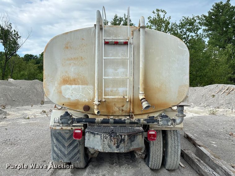 image for item FC5654 1999 Mack CH613 water truck