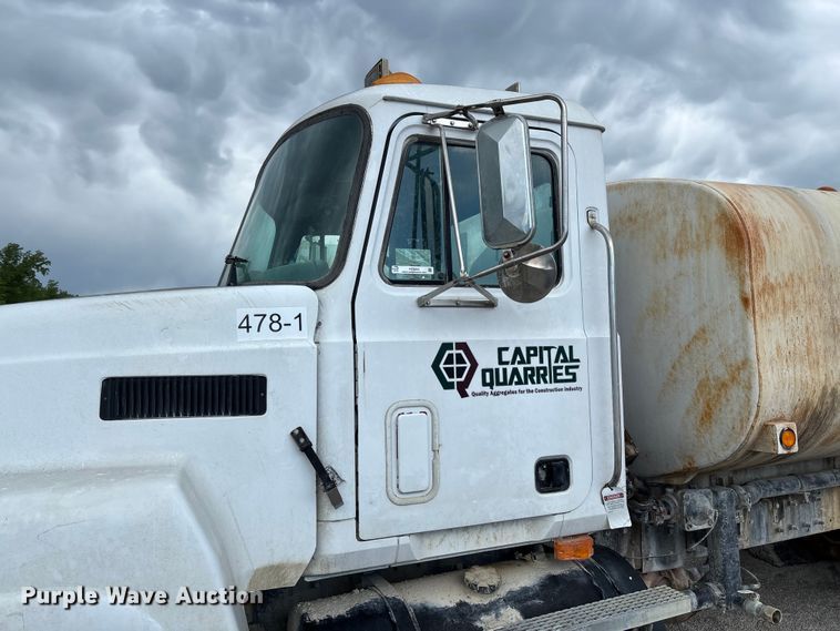 image for item FC5654 1999 Mack CH613 water truck