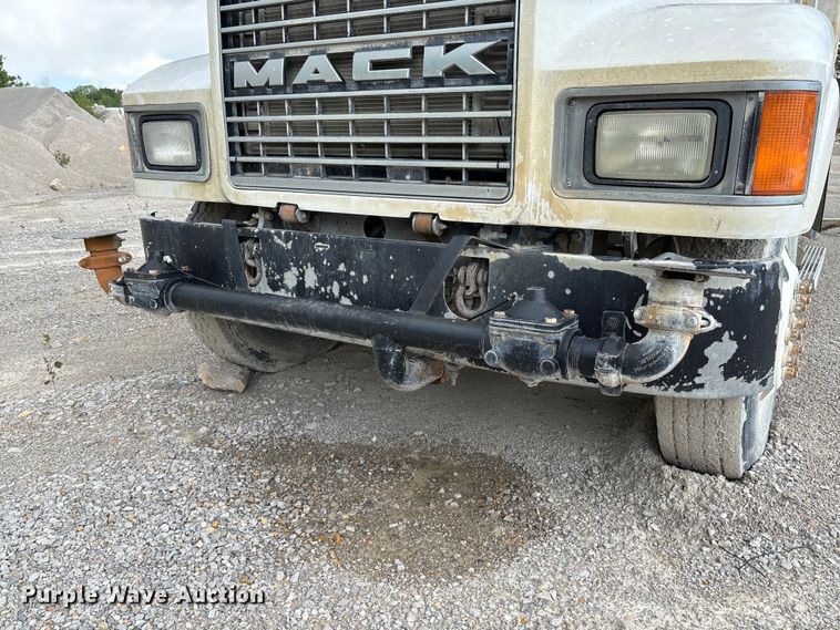image for item FC5654 1999 Mack CH613 water truck