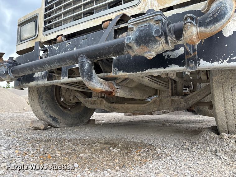 image for item FC5654 1999 Mack CH613 water truck