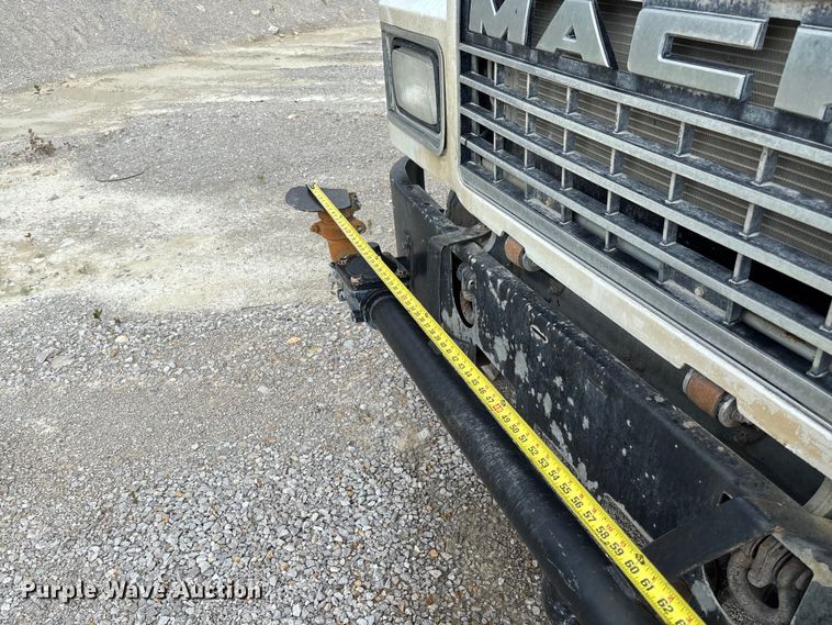 image for item FC5654 1999 Mack CH613 water truck
