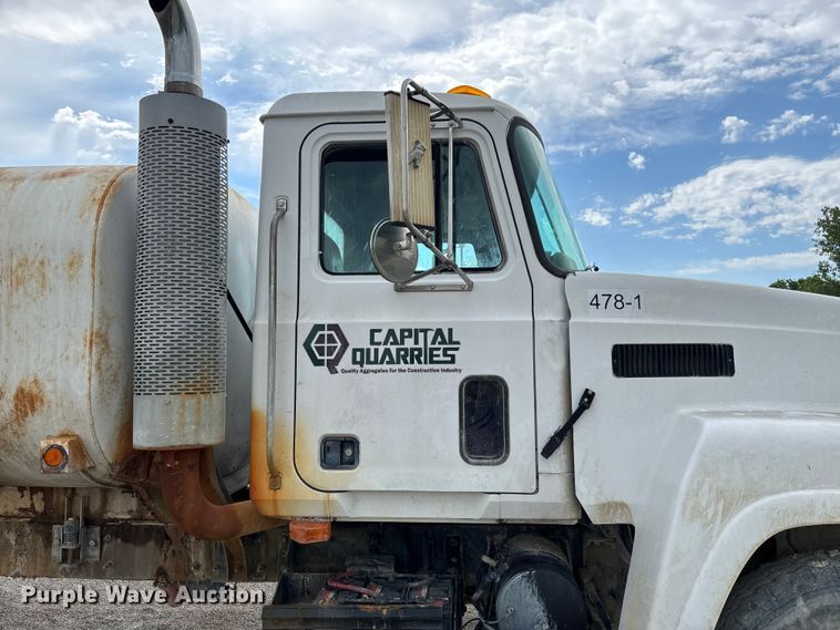 image for item FC5654 1999 Mack CH613 water truck