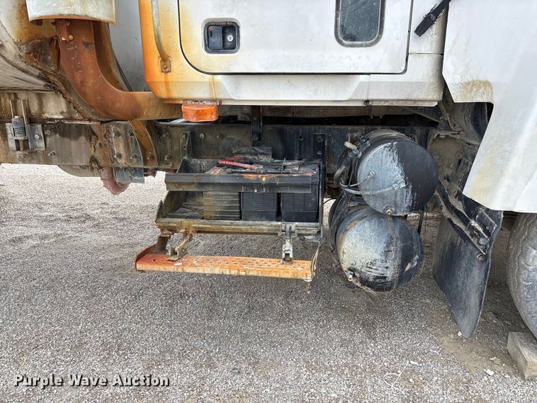 image for item FC5654 1999 Mack CH613 water truck
