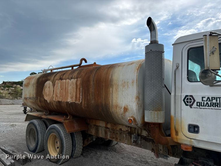 image for item FC5654 1999 Mack CH613 water truck