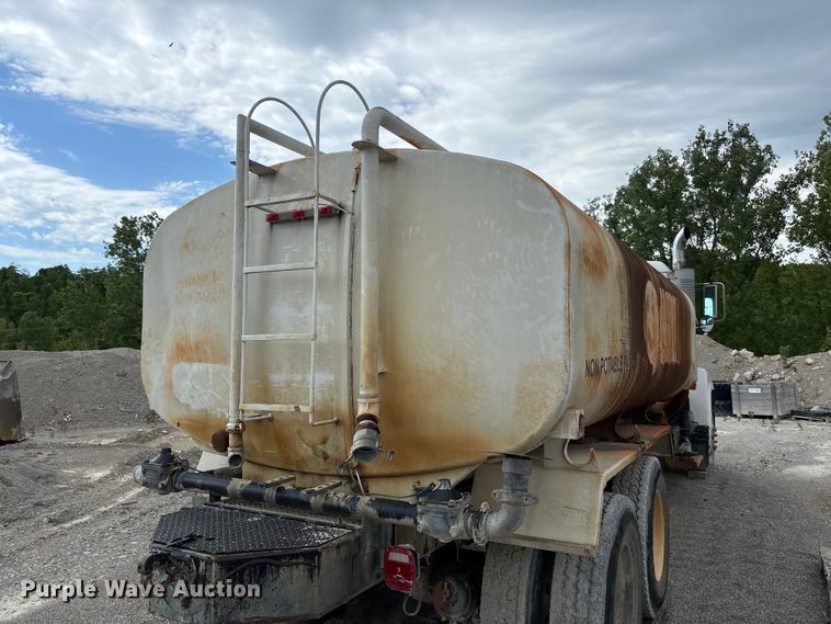 image for item FC5654 1999 Mack CH613 water truck