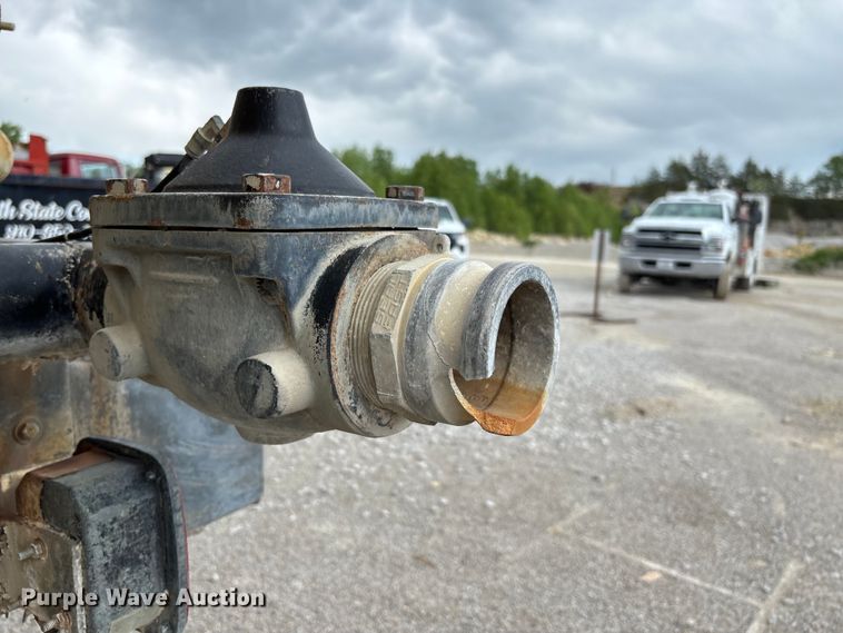 image for item FC5654 1999 Mack CH613 water truck