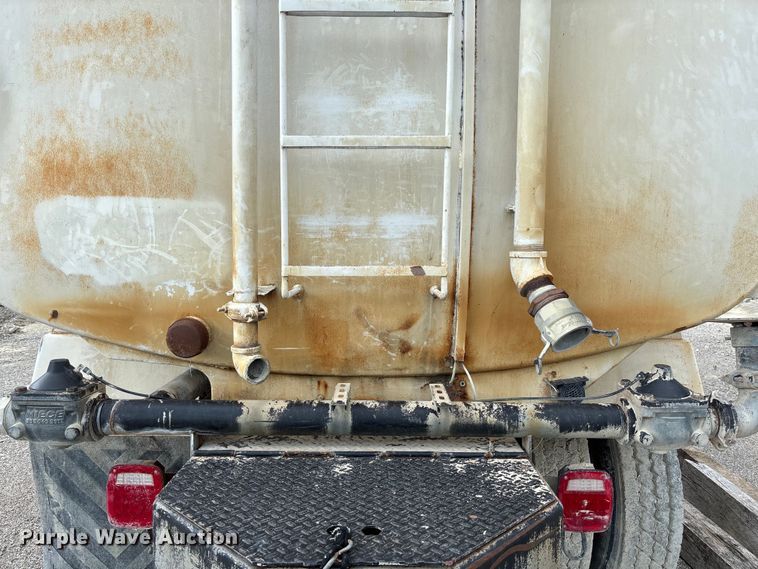 image for item FC5654 1999 Mack CH613 water truck