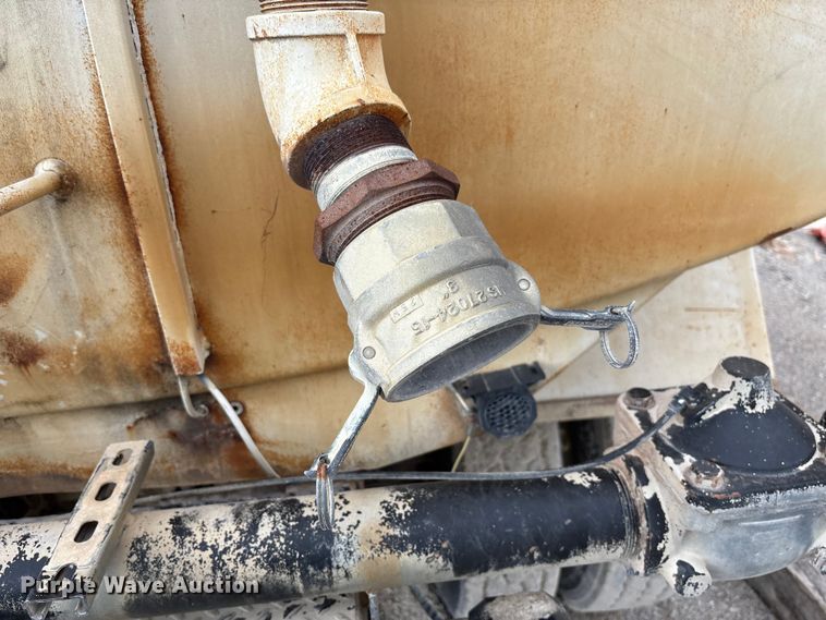 image for item FC5654 1999 Mack CH613 water truck