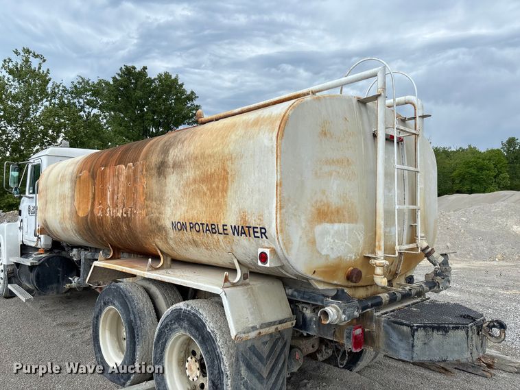 image for item FC5654 1999 Mack CH613 water truck