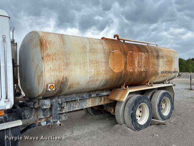 image for item FC5654 1999 Mack CH613 water truck