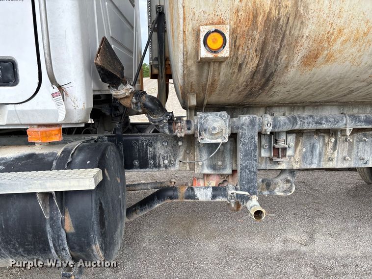 image for item FC5654 1999 Mack CH613 water truck