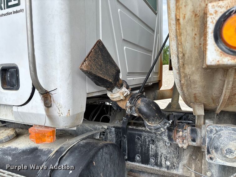 image for item FC5654 1999 Mack CH613 water truck
