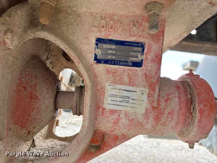 image for item FC5654 1999 Mack CH613 water truck