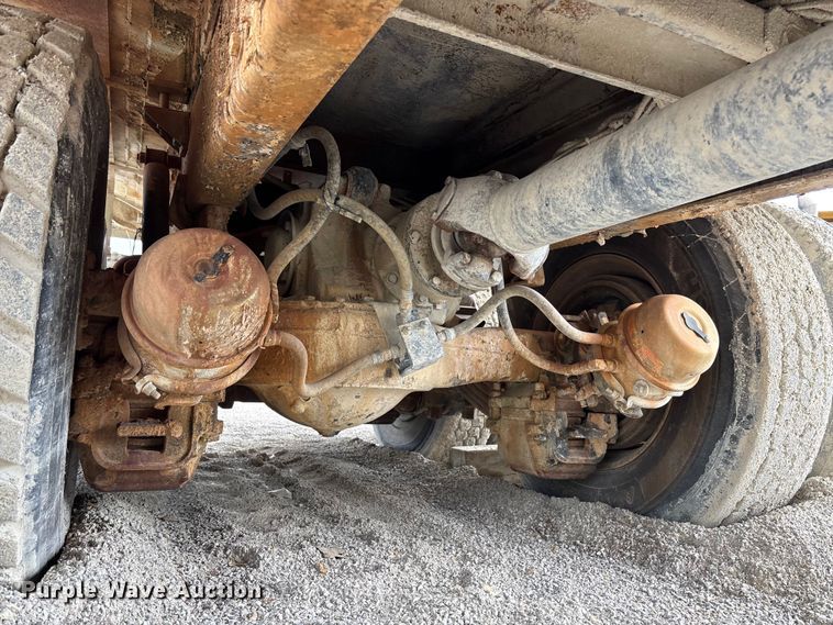 image for item FC5654 1999 Mack CH613 water truck