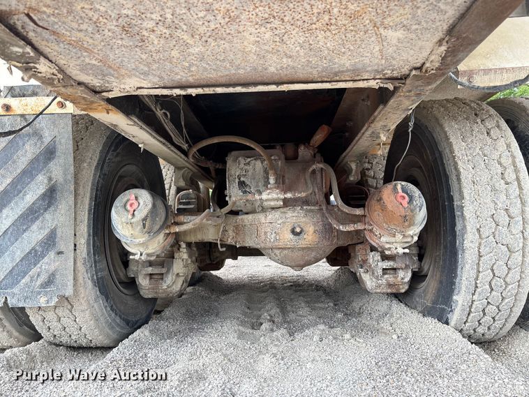 image for item FC5654 1999 Mack CH613 water truck