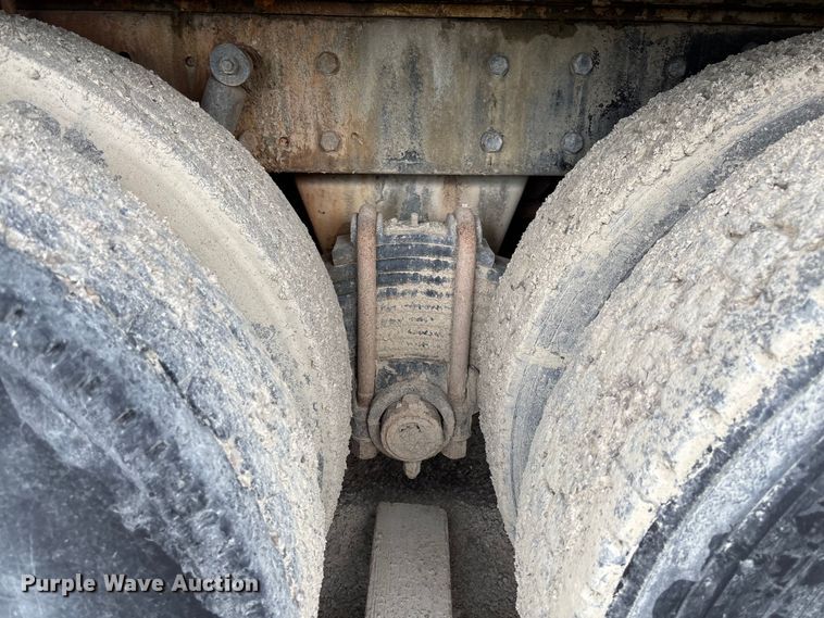 image for item FC5654 1999 Mack CH613 water truck