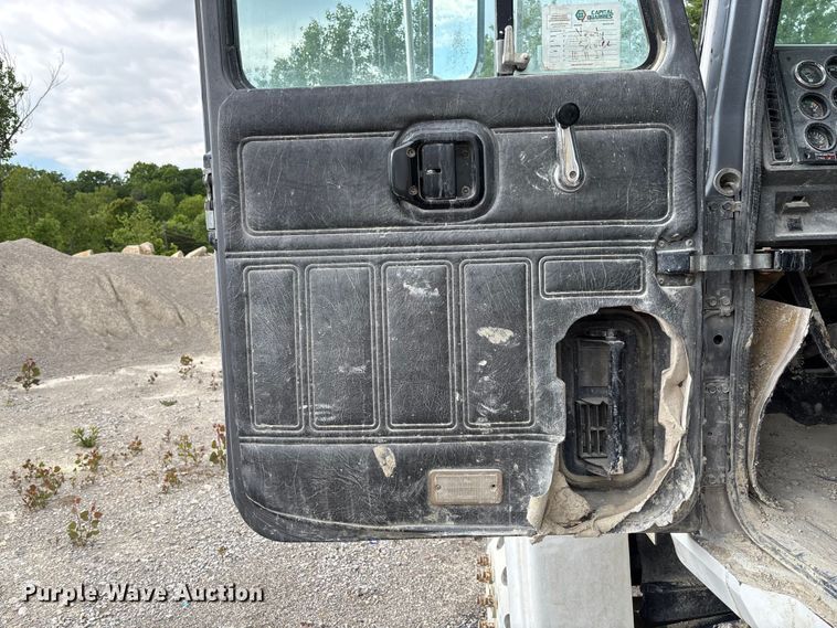 image for item FC5654 1999 Mack CH613 water truck