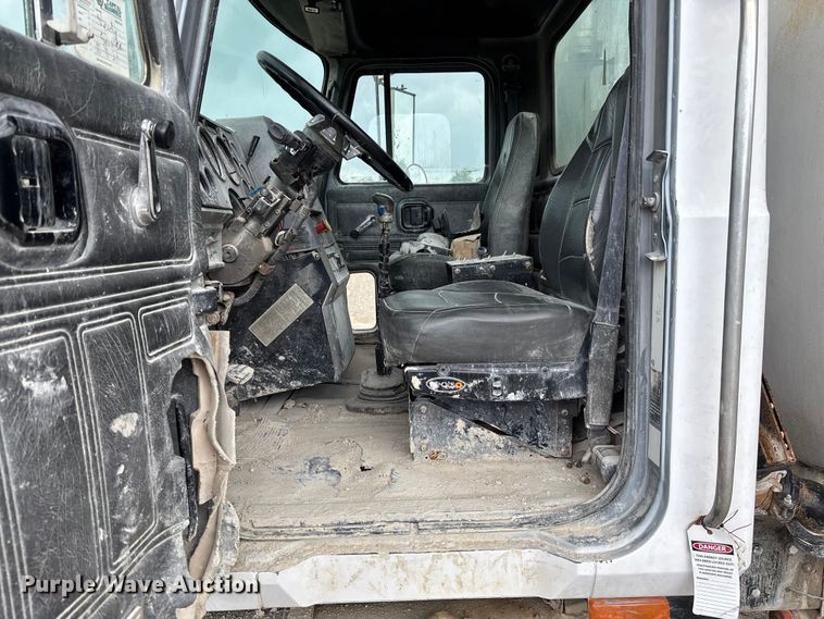 image for item FC5654 1999 Mack CH613 water truck