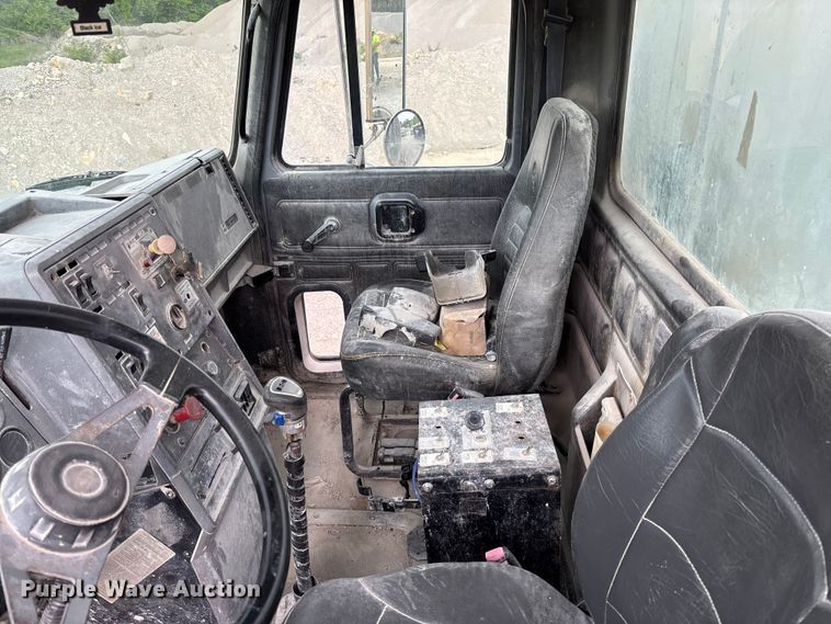 image for item FC5654 1999 Mack CH613 water truck