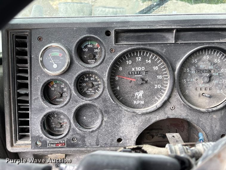 image for item FC5654 1999 Mack CH613 water truck