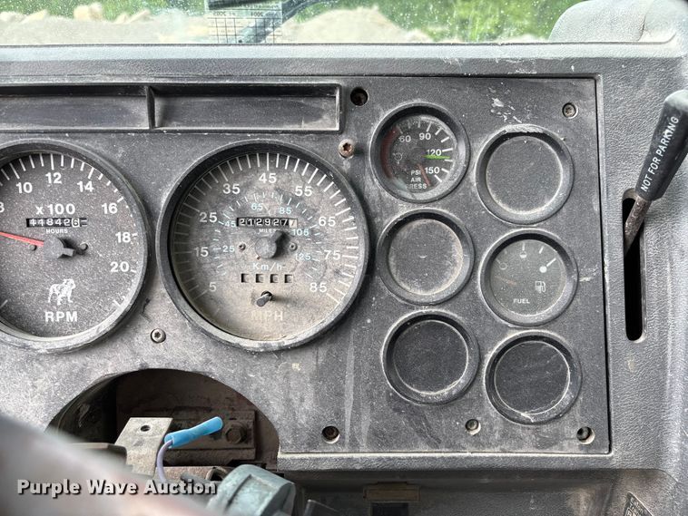 image for item FC5654 1999 Mack CH613 water truck