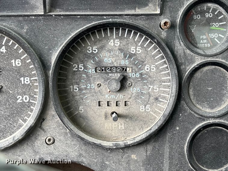 image for item FC5654 1999 Mack CH613 water truck