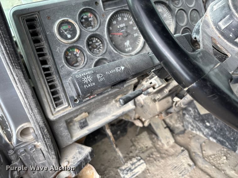 image for item FC5654 1999 Mack CH613 water truck