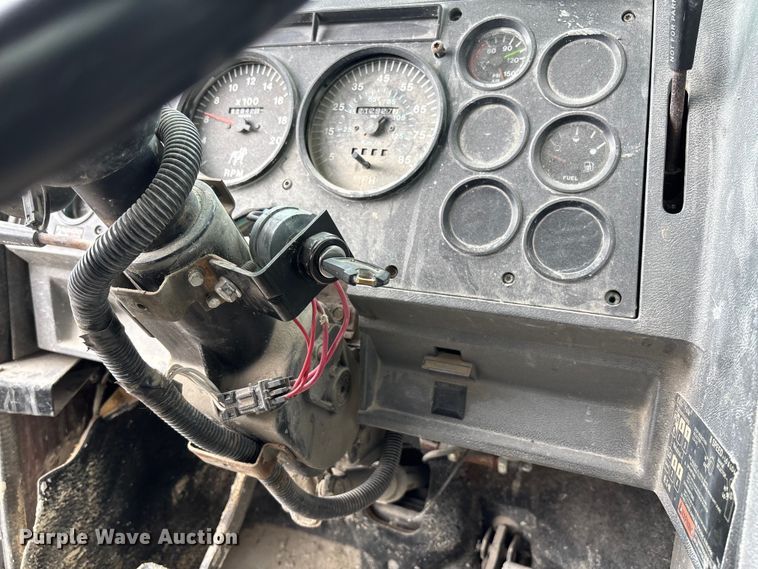image for item FC5654 1999 Mack CH613 water truck