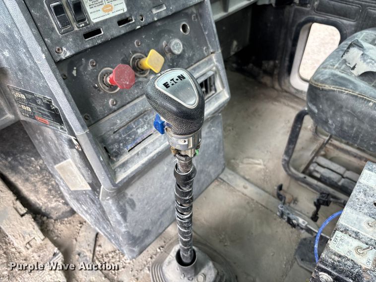 image for item FC5654 1999 Mack CH613 water truck
