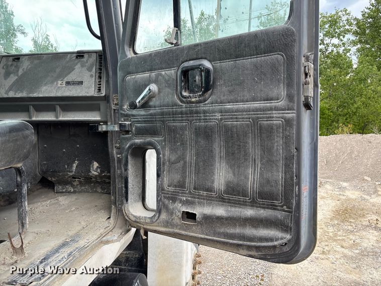 image for item FC5654 1999 Mack CH613 water truck