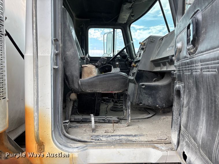 image for item FC5654 1999 Mack CH613 water truck