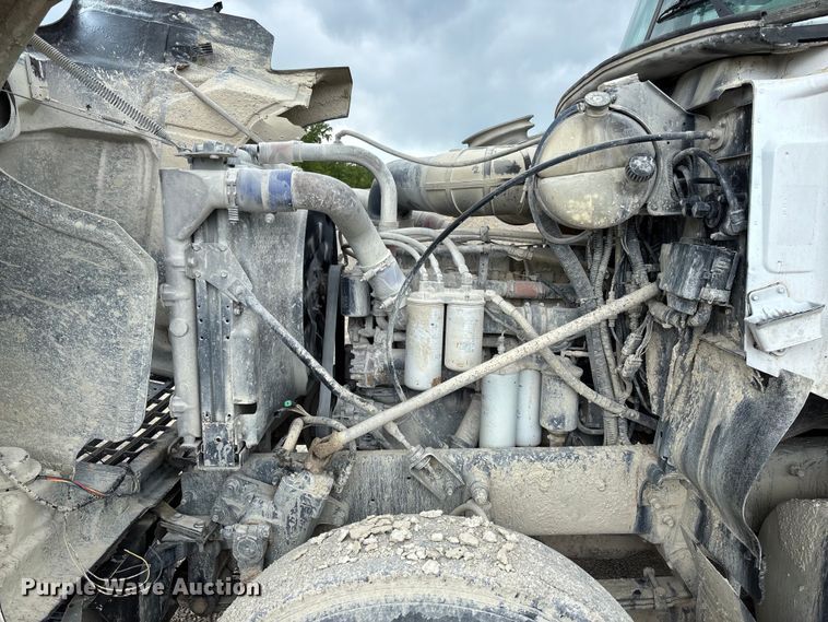 image for item FC5654 1999 Mack CH613 water truck